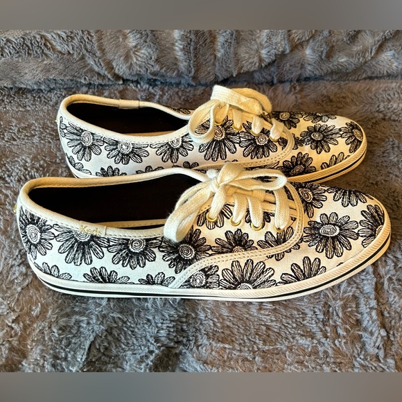 Keds x Kate Spade Black Floral on Cream Sneakers - Picture 3 of 13